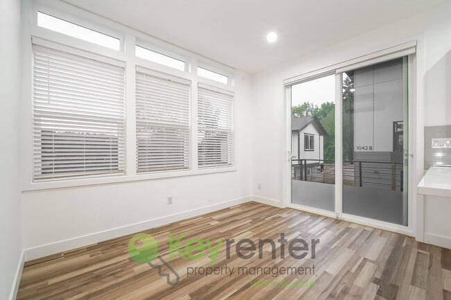 Building Photo - **Rent Special** Modern 3 Bedroom Seattle Home with Vaulted Ceilings