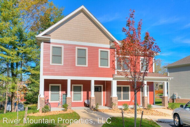 Building Photo - 4 br, 4.5 bath House - 206 Uptown Trail