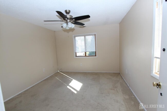 Building Photo - 2202 Aspen Dr