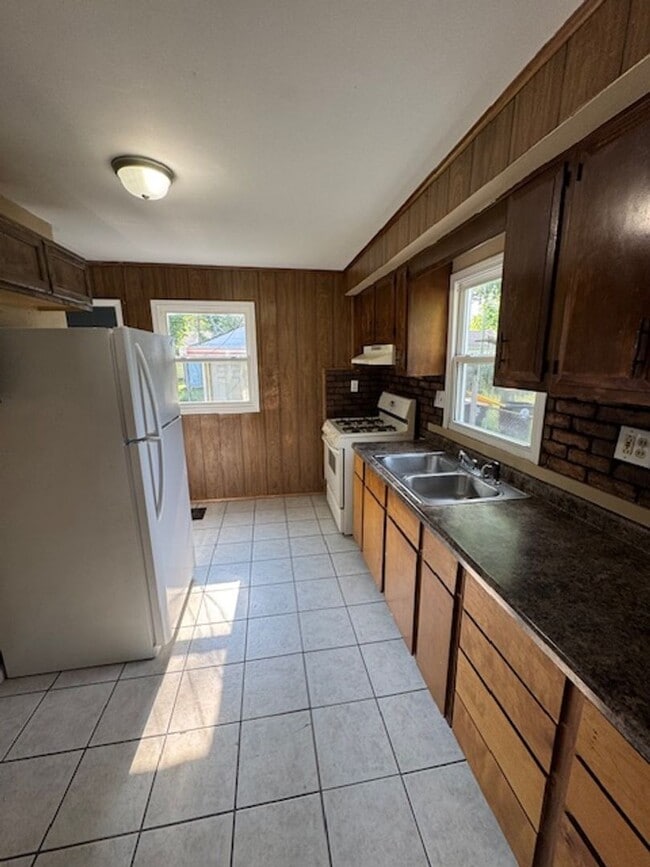 Building Photo - 4625 Spatz Ave