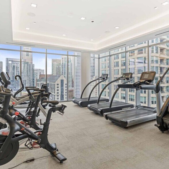 Building Photo - 42 E Huron St