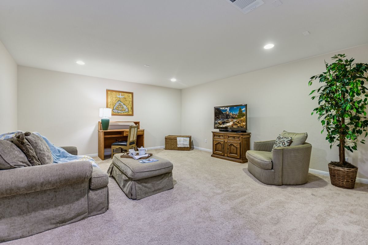 Building Photo - 330 Jayne Cove