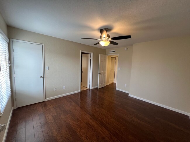 Building Photo - 2-bedroom single story condo located in de...