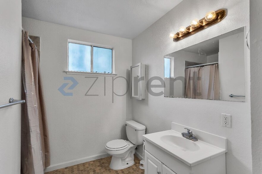 Building Photo - 417 Alamo Creek Ct