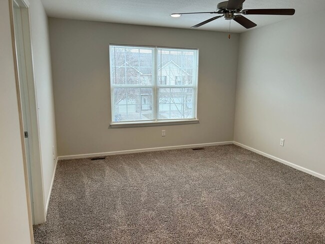 Building Photo - 3 Bed Townhome in Grain Valley