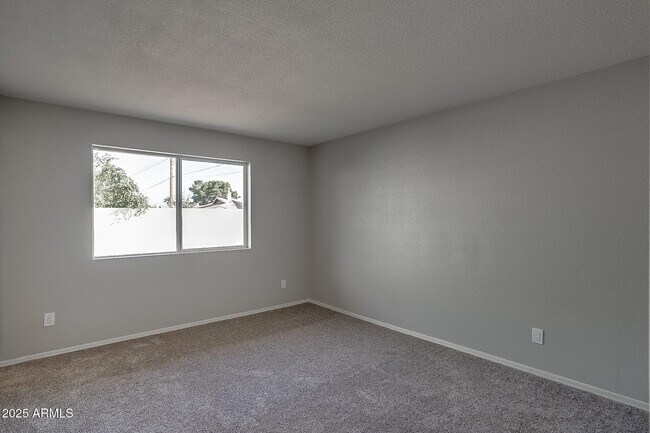 Building Photo - 4249 W Townley Ave