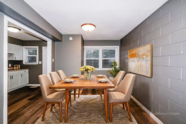 Building Photo - Charming 2 Bed, 1 Bath Apartment in Indianapolis - Don't Miss Out!