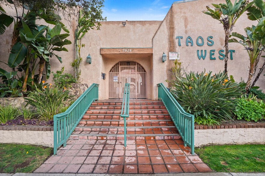 Building Photo - 7924 Woodman Ave