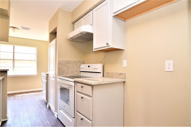 Building Photo - 3907 Almington Ln