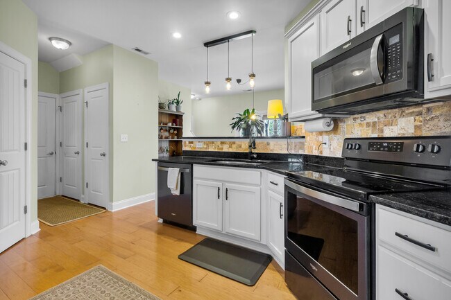 Building Photo - 112 Wild Oak Dr