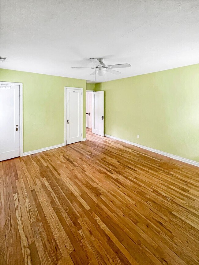 Building Photo - Holiday Special! Majestic single-family home!!! – No Application Fee This Season!