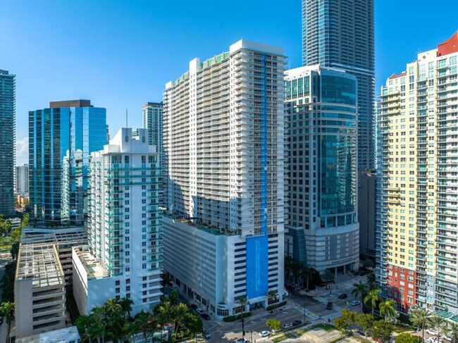 Building Photo - 1200 Brickell Bay Dr
