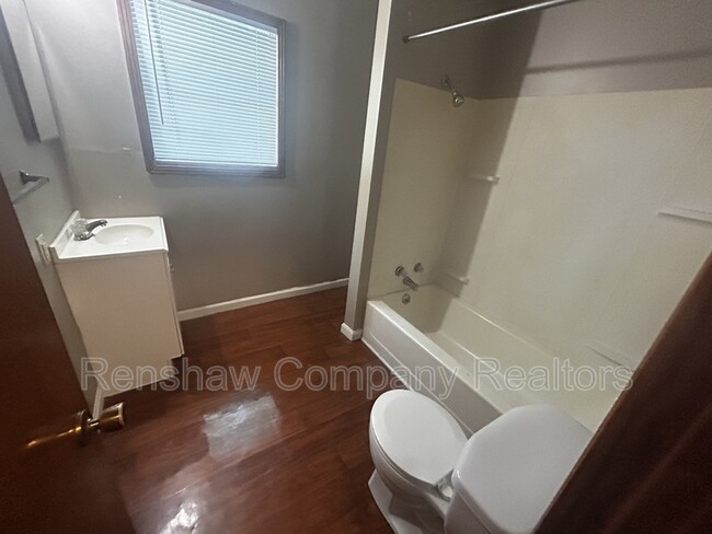Building Photo - 109 McLin St