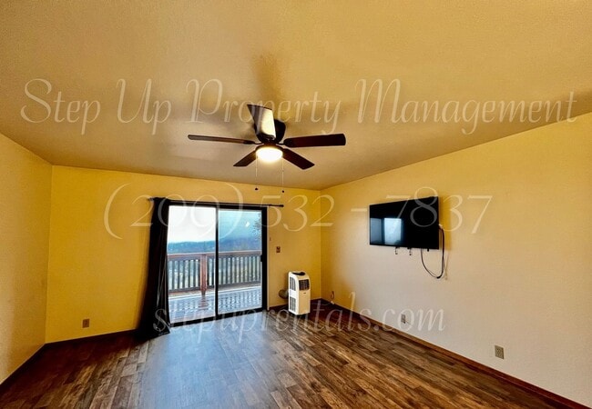Building Photo - Spacious 3 Bedroom, 2.5 Bath Home in Myers Hill!