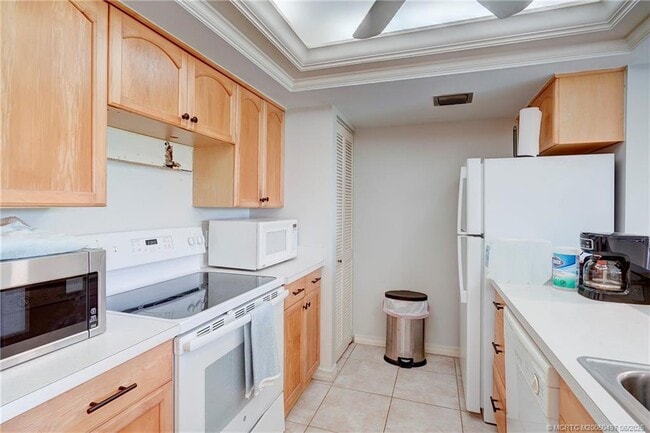 Building Photo - 5539 NE Gulfstream Way