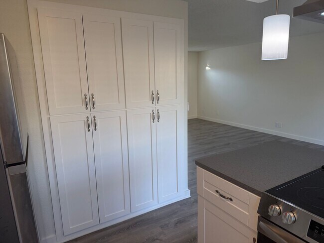 Building Photo - Updated 2 bedroom 1.5 bath duplex in Thurston!