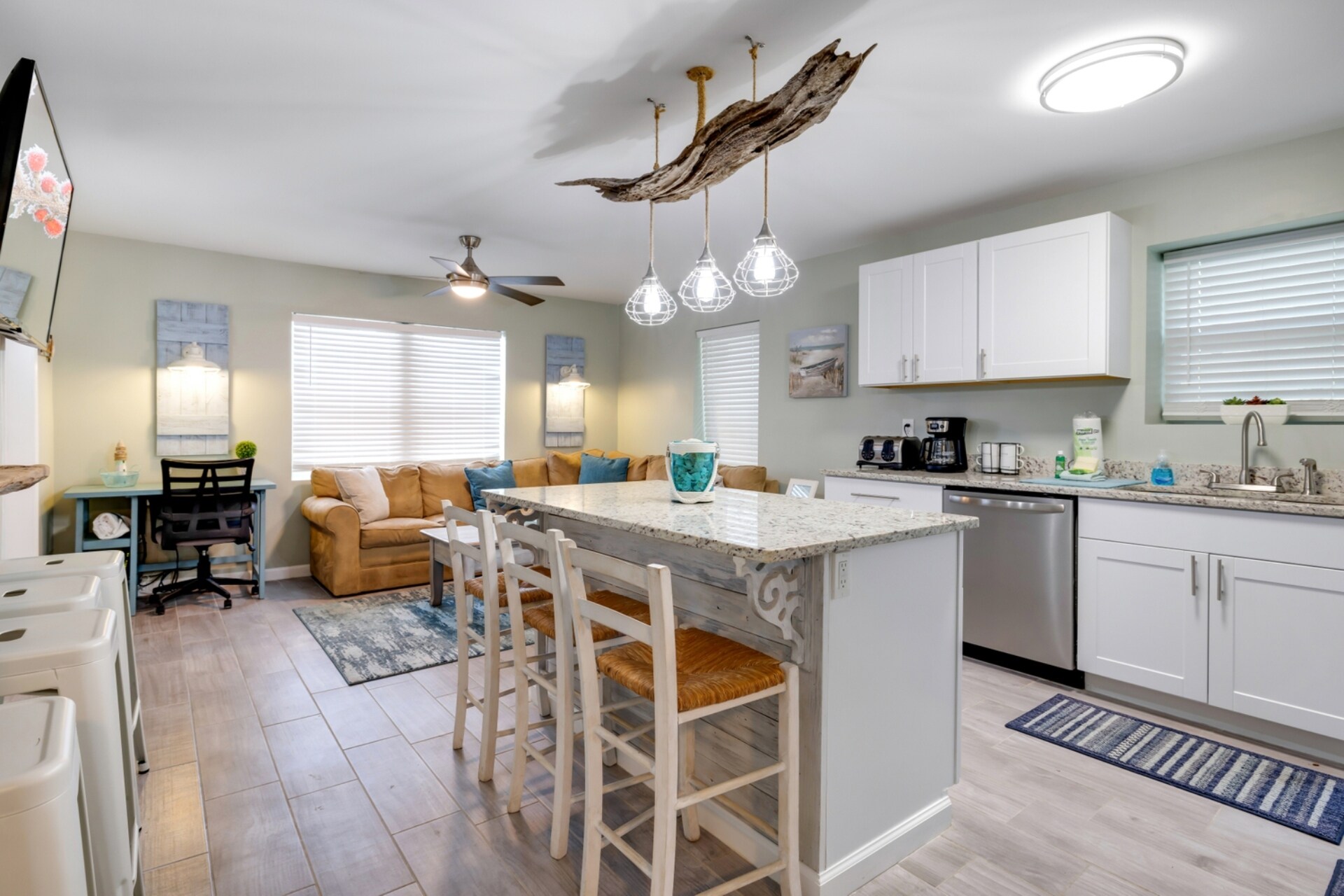 Building Photo - 5616 Pinetree Ave