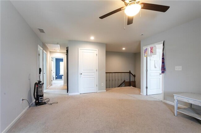 Building Photo - 302 Pebblestone Ln