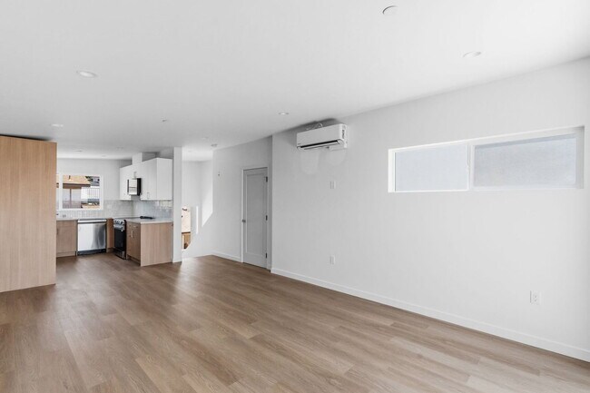 Building Photo - 6644 Valjean Ct