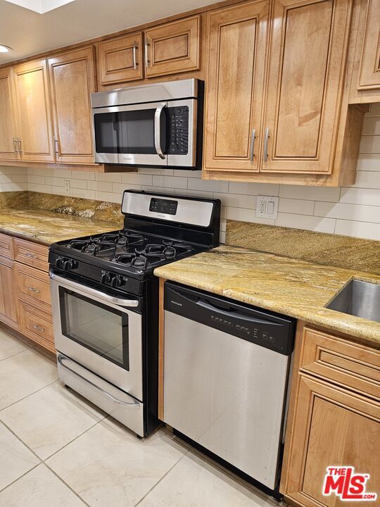 Building Photo - 15480 Antioch St