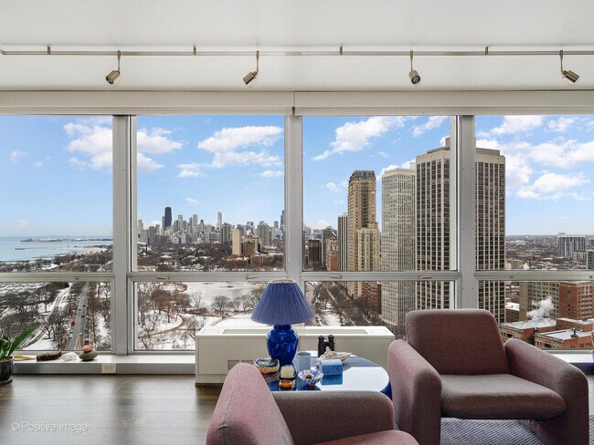 Building Photo - 330 W Diversey Pkwy