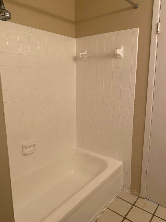 Building Photo - K242 - Croix #219