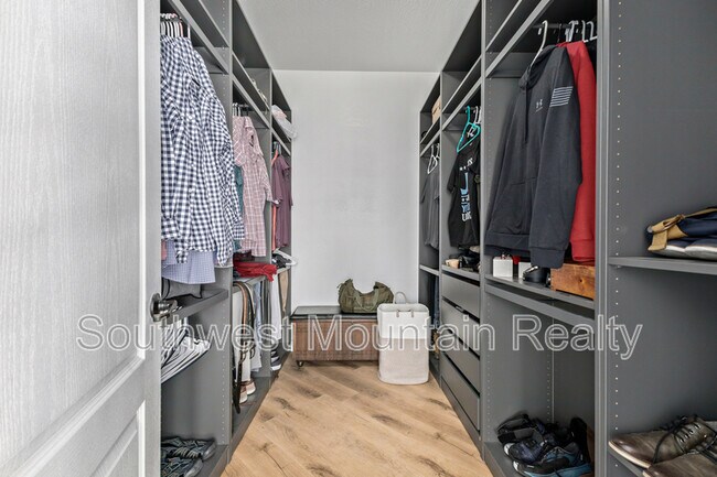 Building Photo - 17809 W Lincoln St