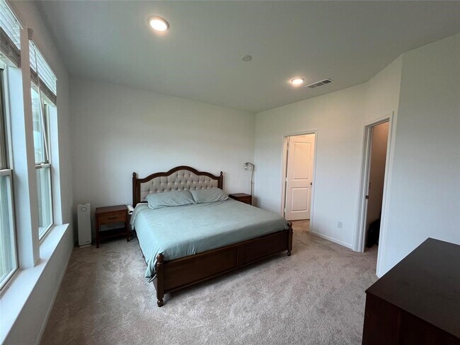 Building Photo - 339 Paso Fino Dr