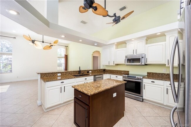 Building Photo - 5936 NW Brenda Cir