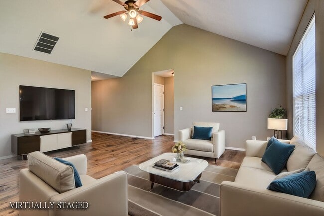 Building Photo - 3 Bedroom Republic Home