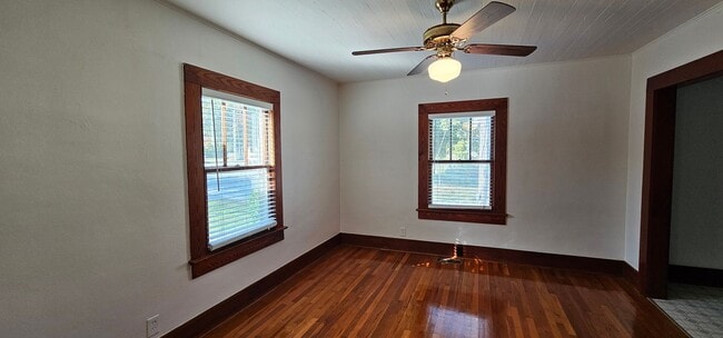 Building Photo - Lovely in Milner