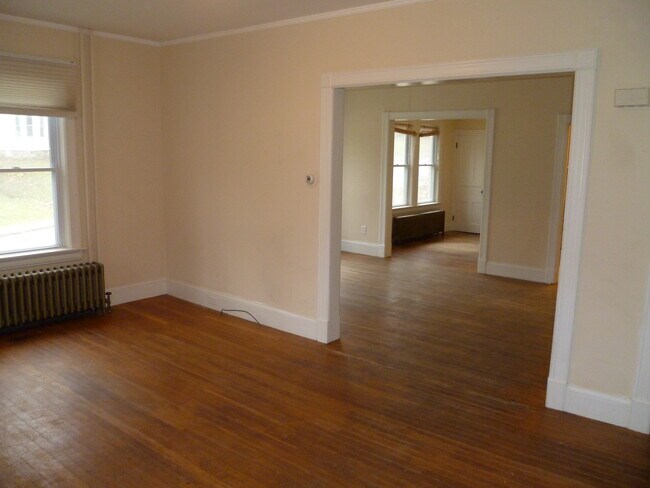 Building Photo - 129 Grandview St