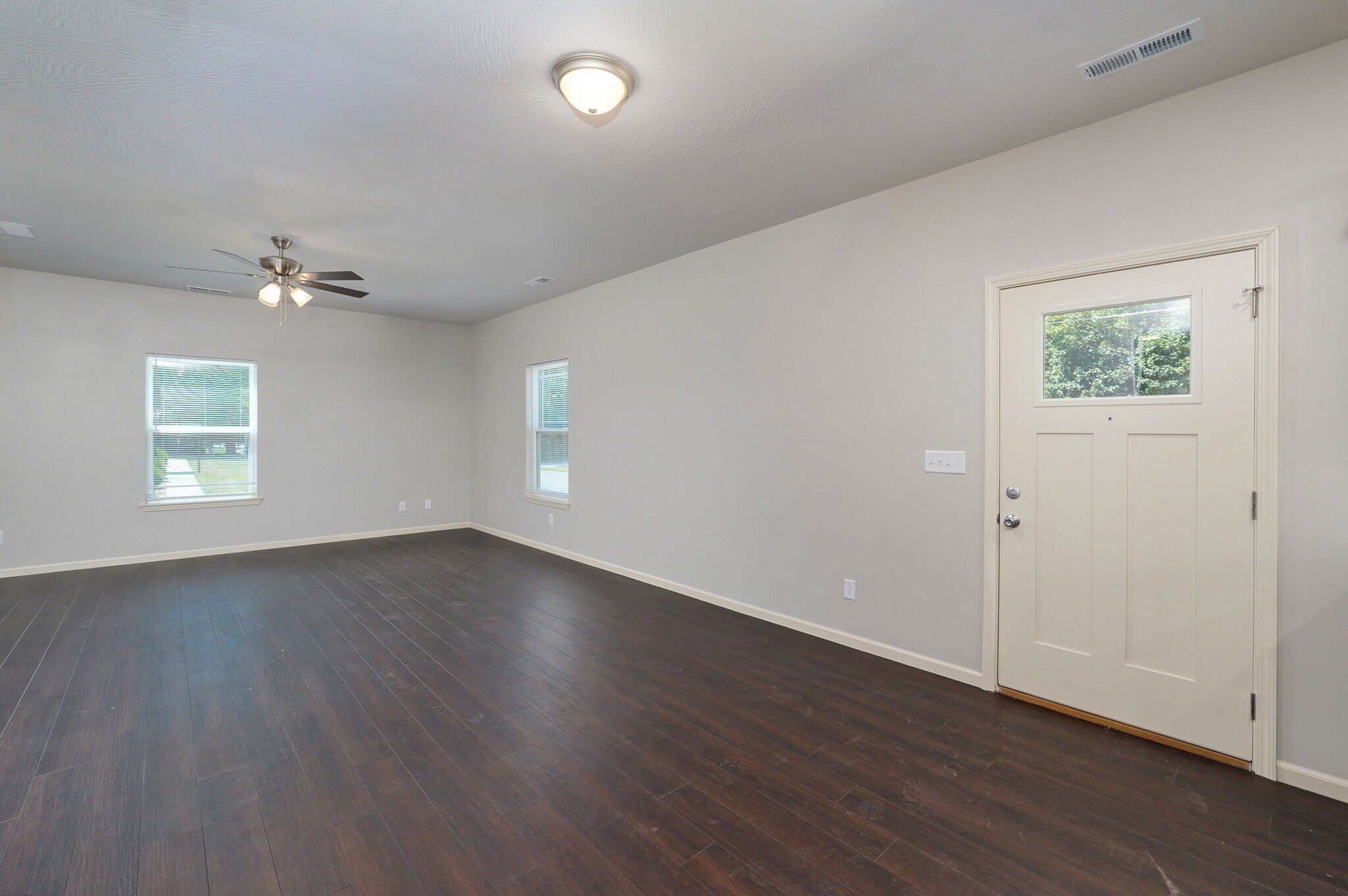 Building Photo - 1320 E Elm St