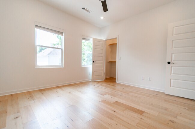 Building Photo - 1623 W Stone St