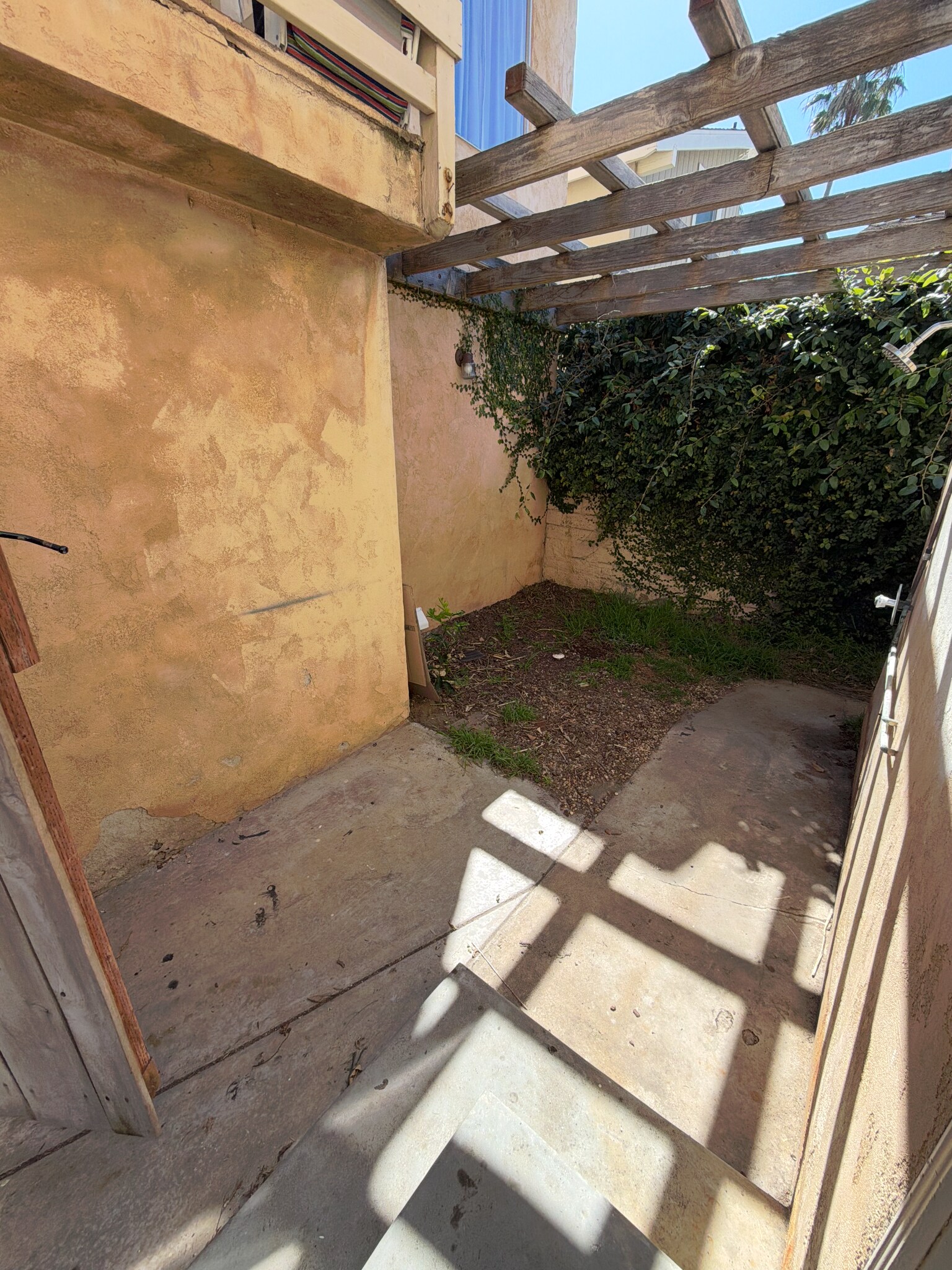 Building Photo - 265 La Veta Ave