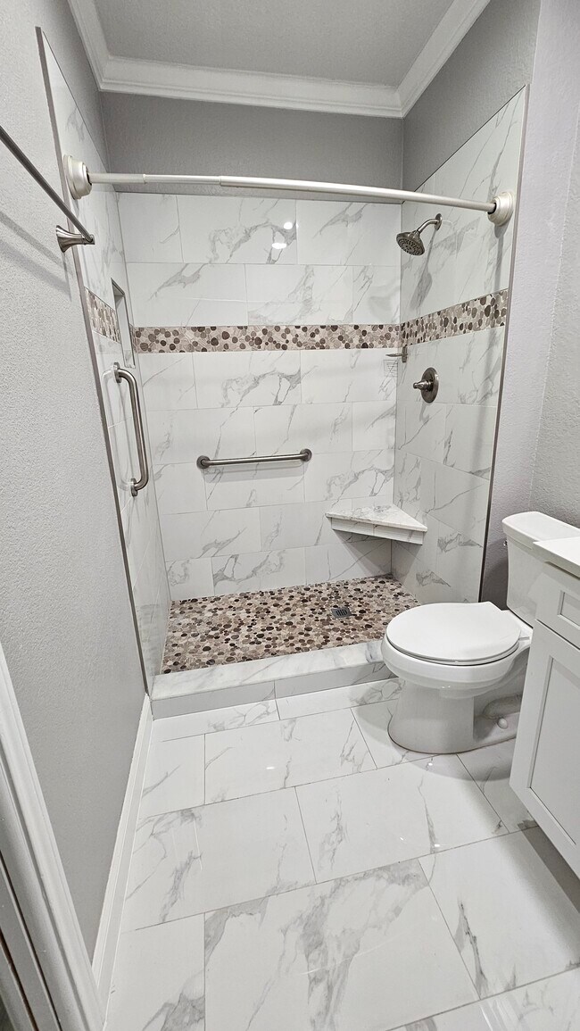 Master shower - 4333 Bayside Village Dr