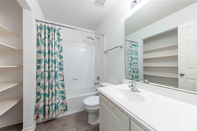 Building Photo - 13907 Bonnetbriar Ln