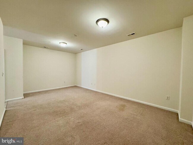 Building Photo - 3788 Bedford Dr
