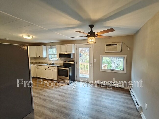 Building Photo - 700 High Street Ext