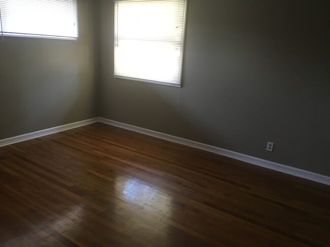 Building Photo - 3bed/1bath Home close to Annie Camp Junior...