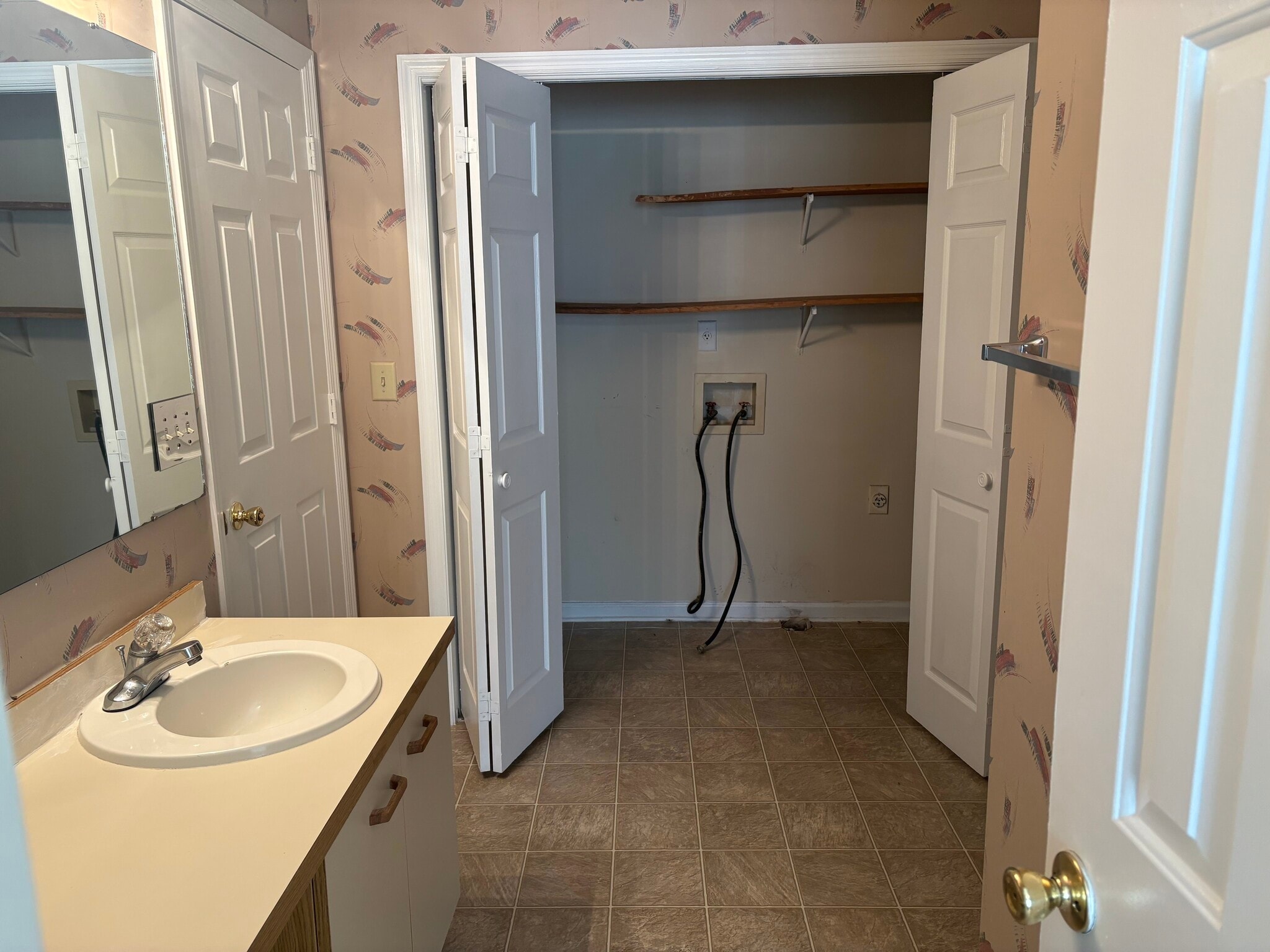 Building Photo - 962 Stewarts Creek Dr