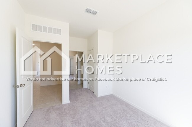 Building Photo - 4924 N 192nd Ln