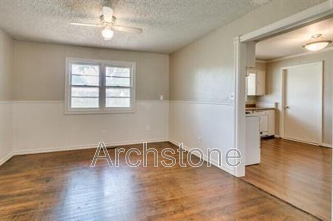 Building Photo - 724 General Senter Dr