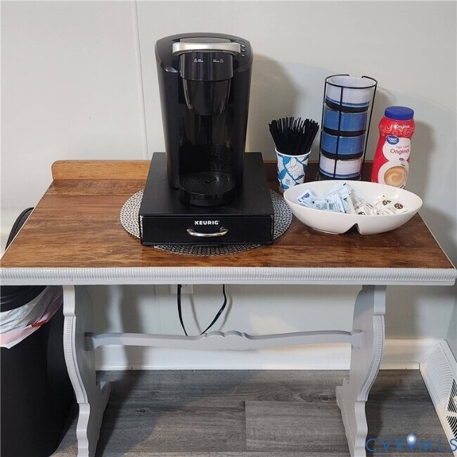 Building Photo - 9005 Pine Hill Rd