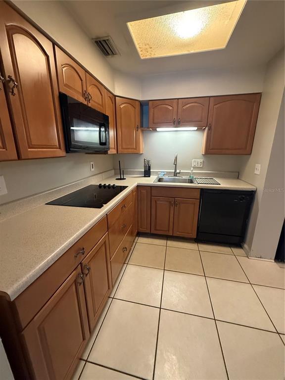 Building Photo - 1410 N Fern Creek Ave