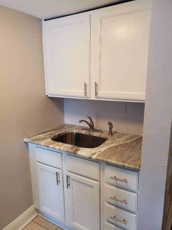 Building Photo - 803 Brooks Ln
