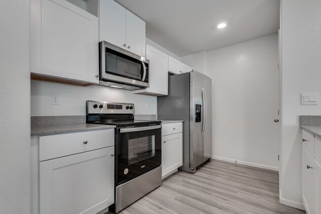 Building Photo - Welcome to a stunning recently built townh...