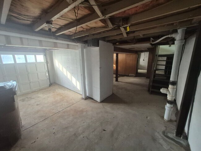 Building Photo - 2765 Alexandria Ave