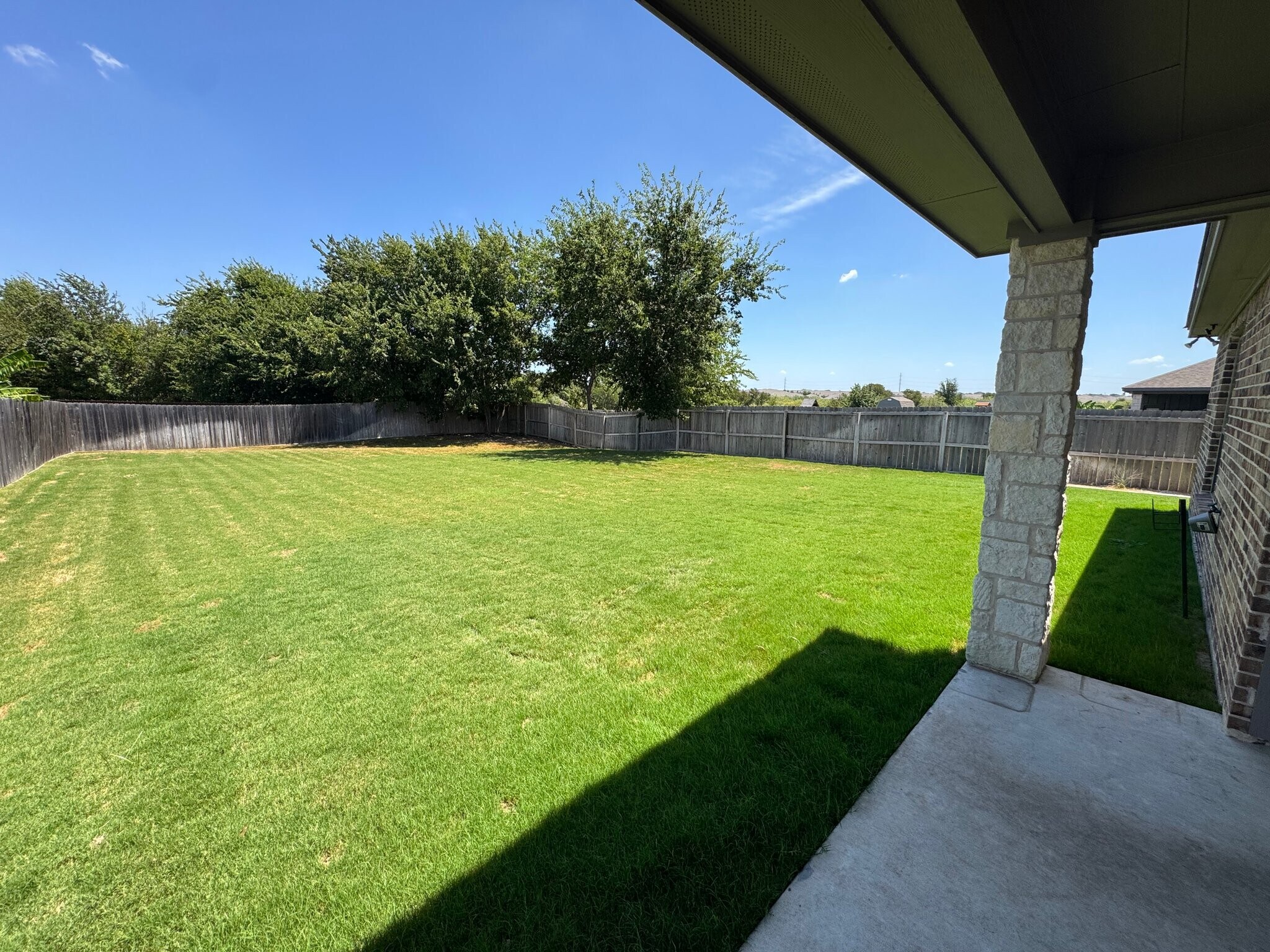 Building Photo - 1915 Rustic Manor Dr