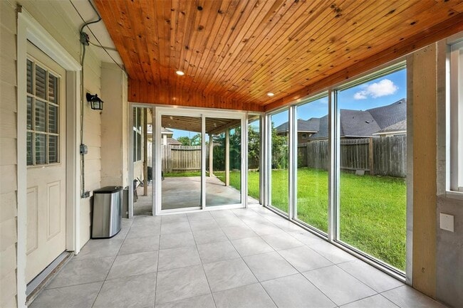 Building Photo - 9219 Gilbert Hollow Dr